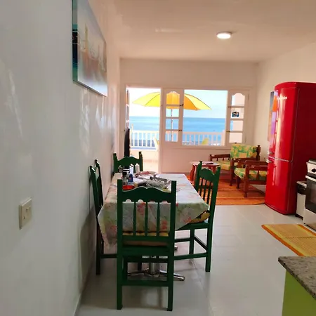 Vistas Al Mar 2 شقة